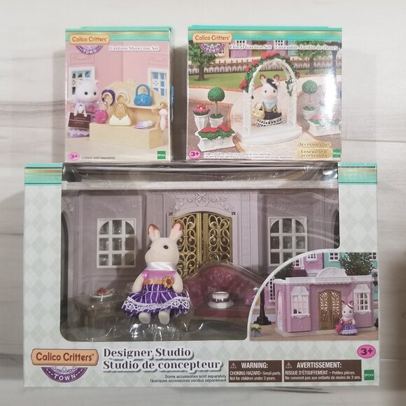 BUNDLE Calico Critters Town Series Designer Studio, Luxury Bed, Fashion Showcase - Picture 1 of 15